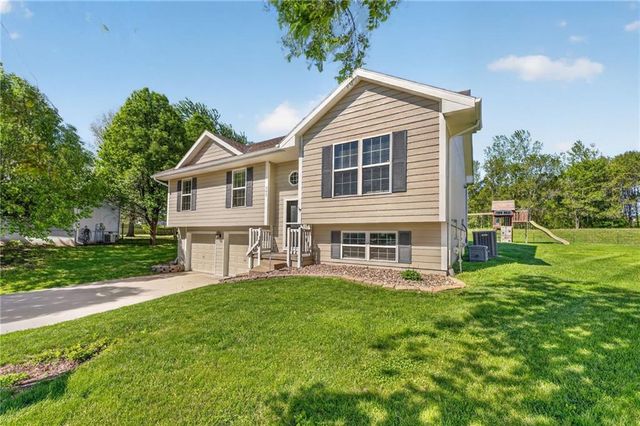 202 E 22nd Street, Kearney, MO 64060