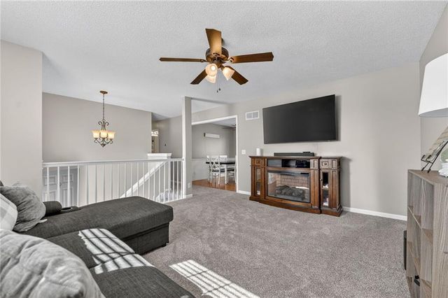 202 E 22nd Street, Kearney, MO 64060