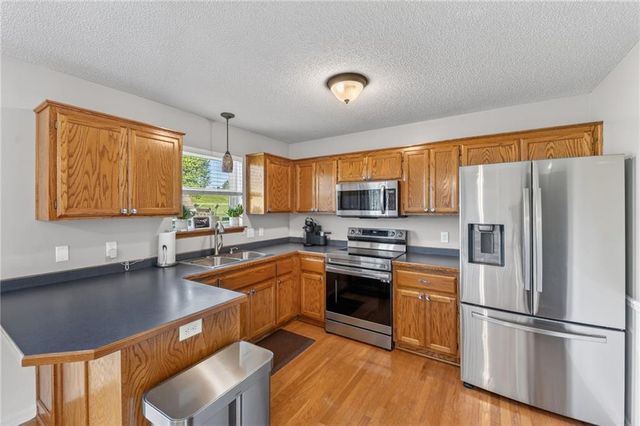 202 E 22nd Street, Kearney, MO 64060