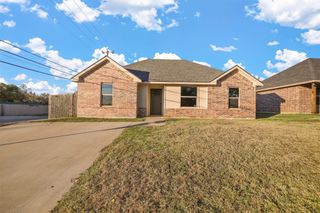 401 E Maple Row, Denison, TX 75021