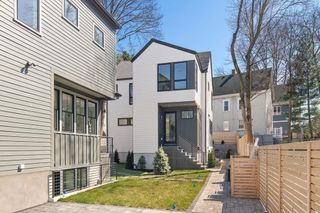 10 Thingvalla Ave 10, Cambridge, MA 02138