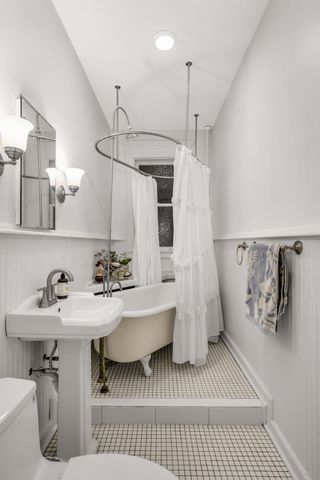 30 Saint Albans Street S 2A, Saint Paul, MN 55105