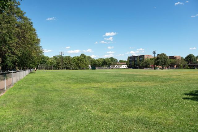 30 Saint Albans Street S 2A, Saint Paul, MN 55105