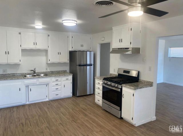 1400 Ivan Avenue, Bakersfield, CA 93304