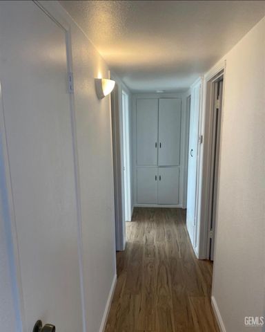 1400 Ivan Avenue, Bakersfield, CA 93304