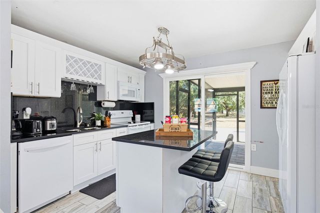 10405 N WOODMERE ROAD, Tampa, FL 33617