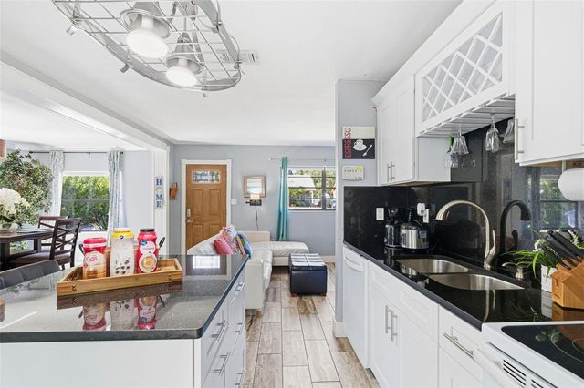 10405 N WOODMERE ROAD, Tampa, FL 33617