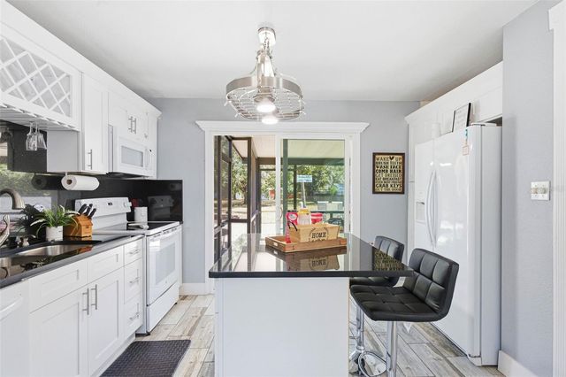 10405 N WOODMERE ROAD, Tampa, FL 33617