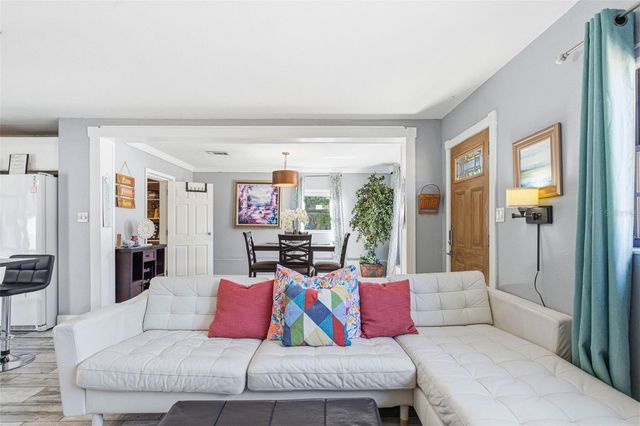 10405 N WOODMERE ROAD, Tampa, FL 33617