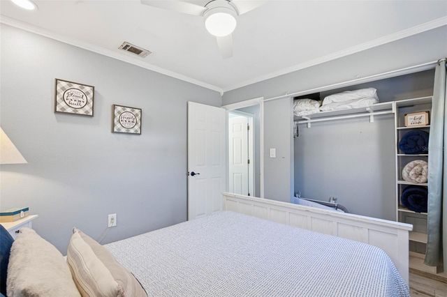 10405 N WOODMERE ROAD, Tampa, FL 33617