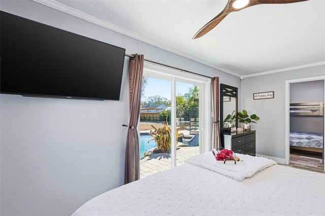 10405 N WOODMERE ROAD, Tampa, FL 33617