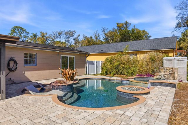 10405 N WOODMERE ROAD, Tampa, FL 33617