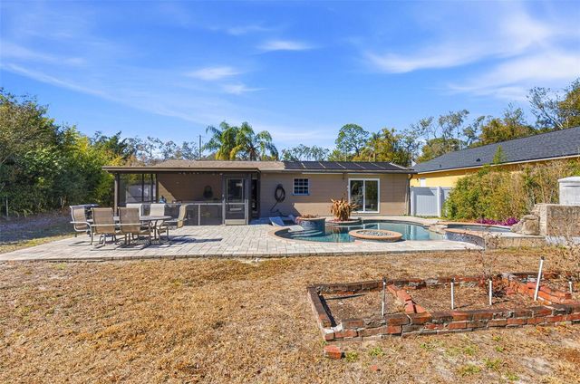10405 N WOODMERE ROAD, Tampa, FL 33617