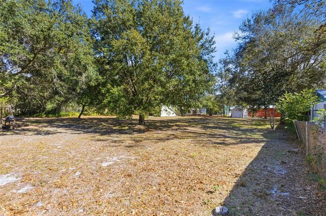 10405 N WOODMERE ROAD, Tampa, FL 33617