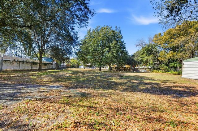 10405 N WOODMERE ROAD, Tampa, FL 33617