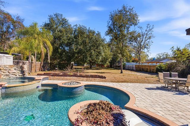 10405 N WOODMERE ROAD, Tampa, FL 33617