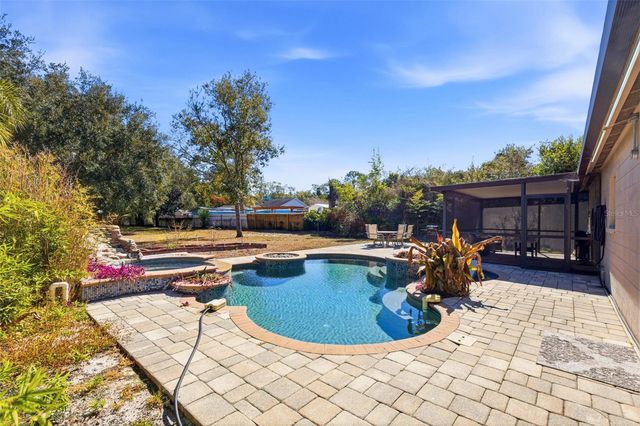 10405 N WOODMERE ROAD, Tampa, FL 33617