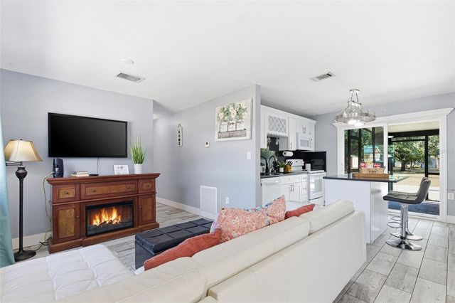 10405 N WOODMERE ROAD, Tampa, FL 33617