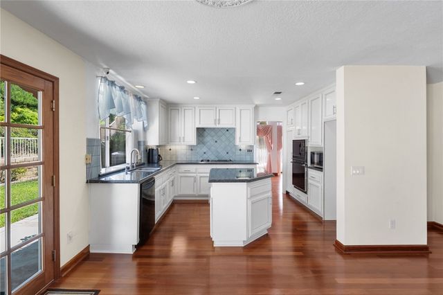 1611 San Almada, Corona, CA 92882