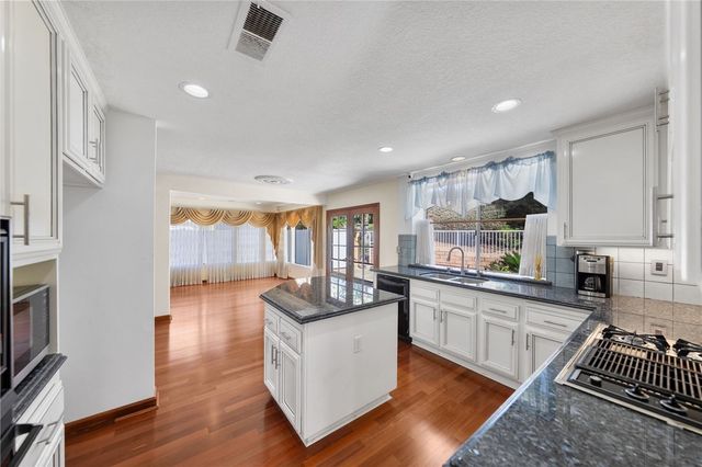 1611 San Almada, Corona, CA 92882