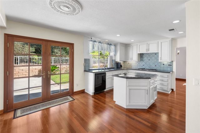 1611 San Almada, Corona, CA 92882