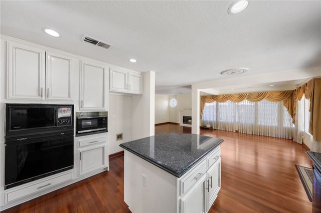 1611 San Almada, Corona, CA 92882