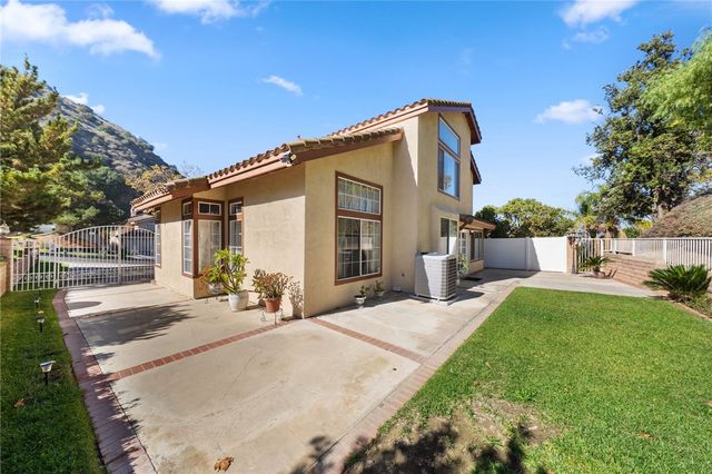 1611 San Almada, Corona, CA 92882