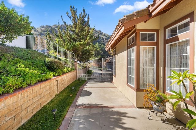 1611 San Almada, Corona, CA 92882