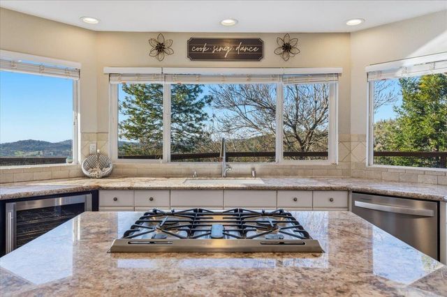 16380 Thornberry Way, Grass Valley, CA 95949