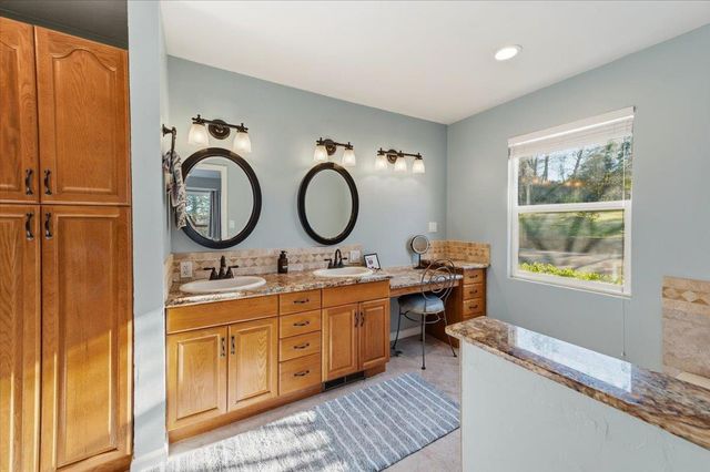 16380 Thornberry Way, Grass Valley, CA 95949