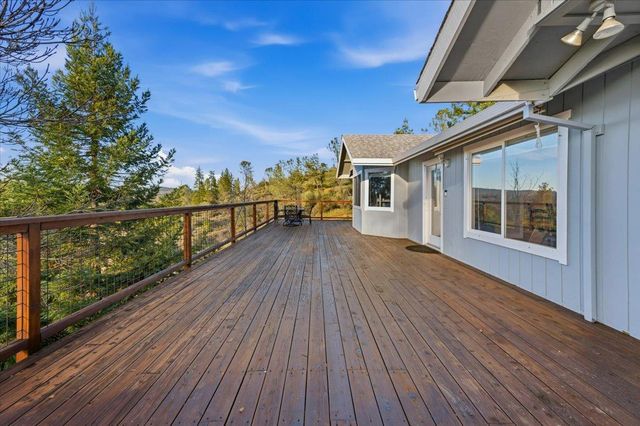 16380 Thornberry Way, Grass Valley, CA 95949