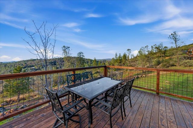 16380 Thornberry Way, Grass Valley, CA 95949