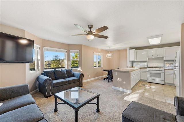 16380 Thornberry Way, Grass Valley, CA 95949