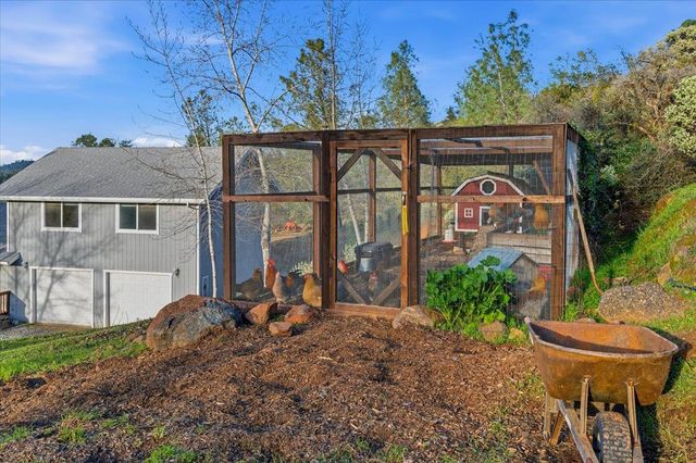 16380 Thornberry Way, Grass Valley, CA 95949
