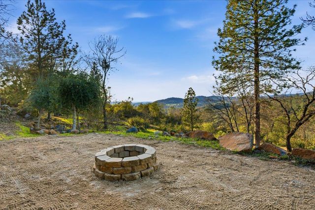 16380 Thornberry Way, Grass Valley, CA 95949