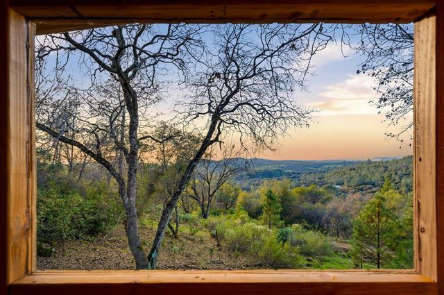 16380 Thornberry Way, Grass Valley, CA 95949