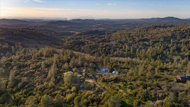 16380 Thornberry Way, Grass Valley, CA 95949