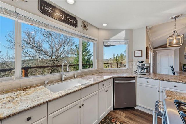 16380 Thornberry Way, Grass Valley, CA 95949