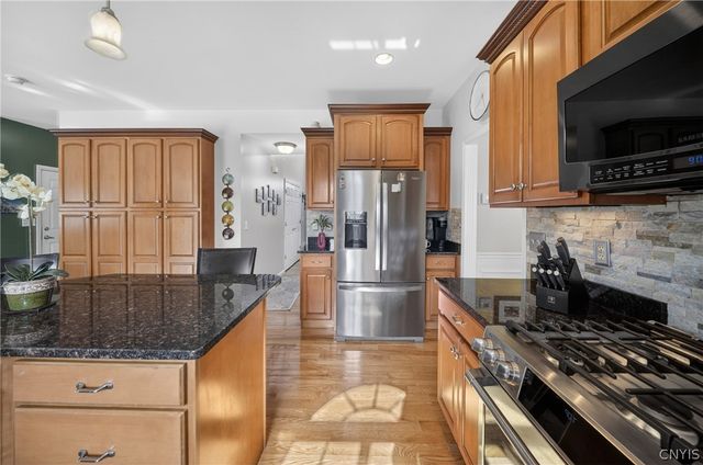 8322 Nates Ln, Cicero, NY 13039