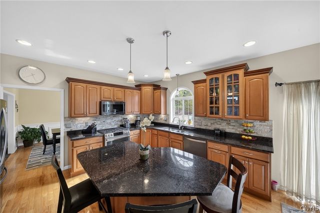 8322 Nates Ln, Cicero, NY 13039