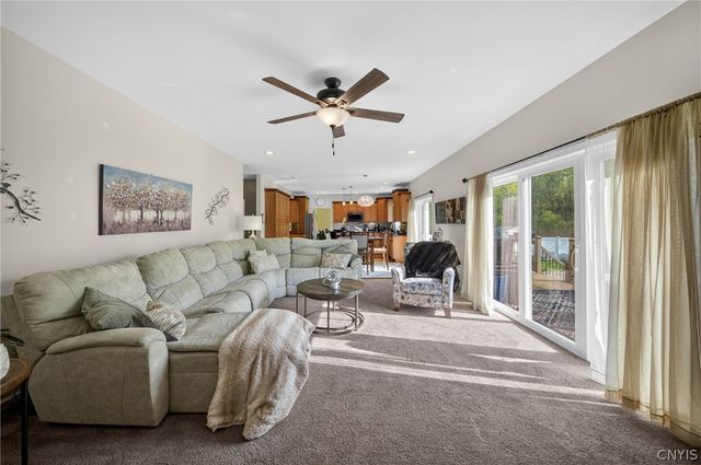 8322 Nates Ln, Cicero, NY 13039