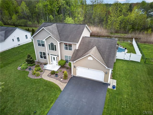 8322 Nates Ln, Cicero, NY 13039