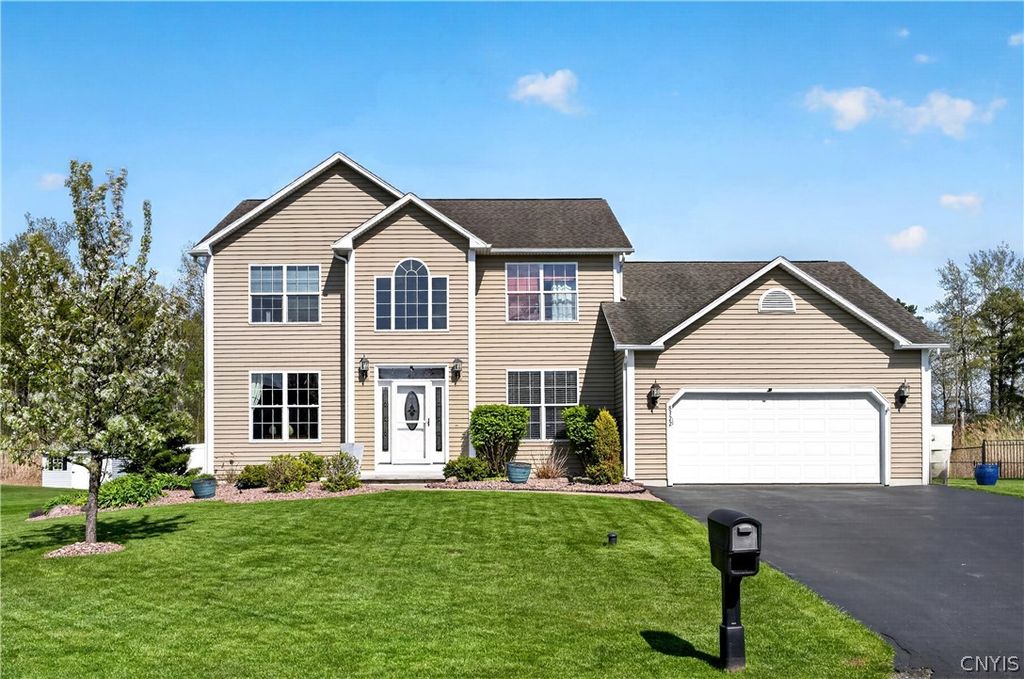 8322 Nates Ln, Cicero, NY 13039