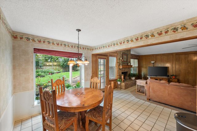 1018 Auburn Drive, Arlington, TX 76012