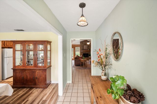 1018 Auburn Drive, Arlington, TX 76012