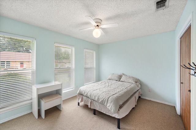 1018 Auburn Drive, Arlington, TX 76012