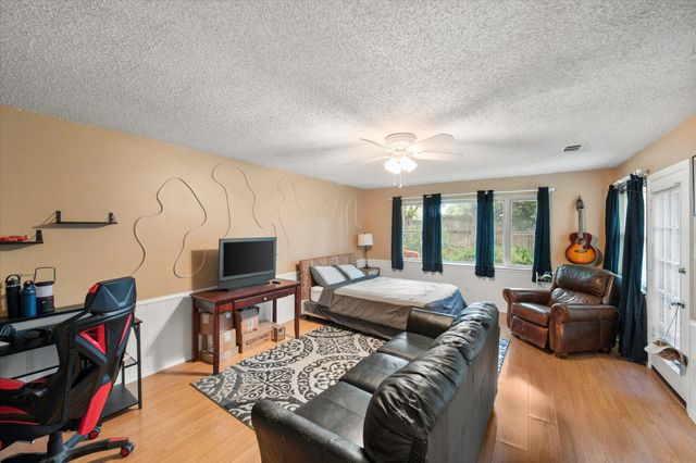 1018 Auburn Drive, Arlington, TX 76012