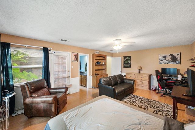 1018 Auburn Drive, Arlington, TX 76012