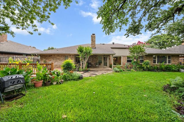 1018 Auburn Drive, Arlington, TX 76012