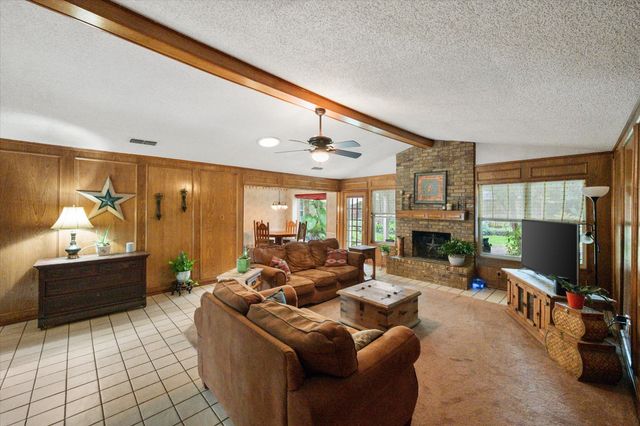 1018 Auburn Drive, Arlington, TX 76012